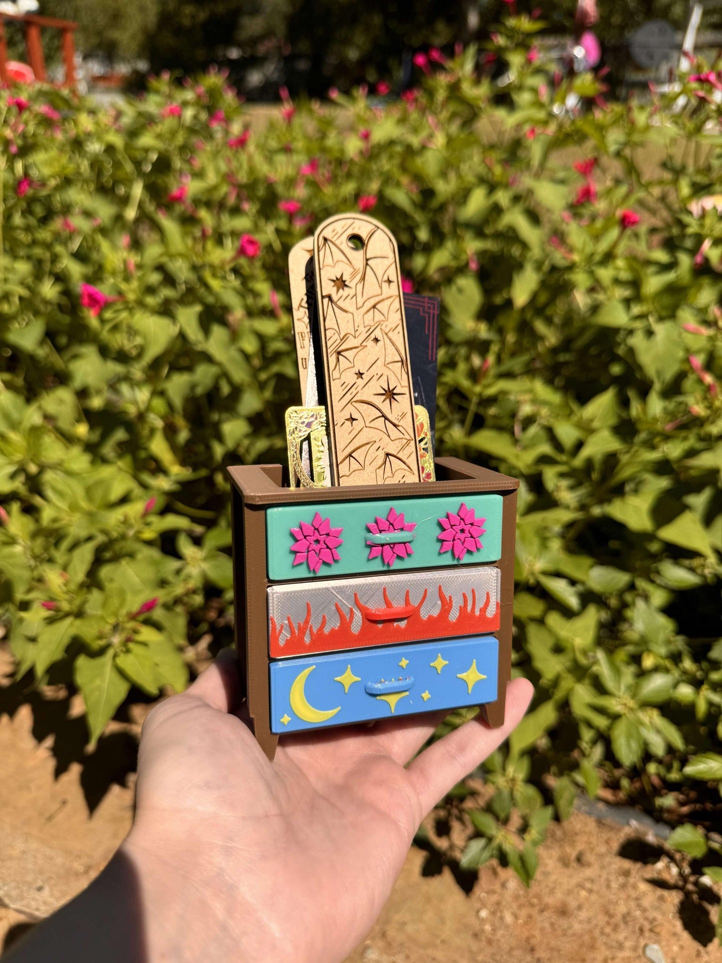 Feyres Dresser BookMark holder